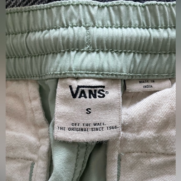 Men’s Vans shorts (S) - Picture 2 of 2